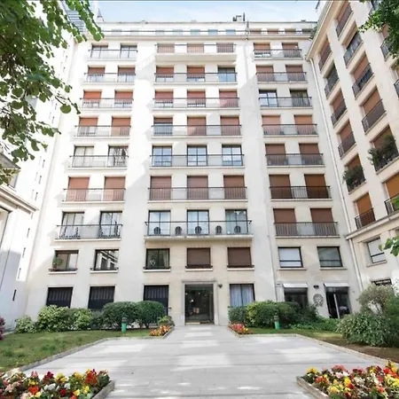 Avenue Montaigne Bienvenue Parigi
