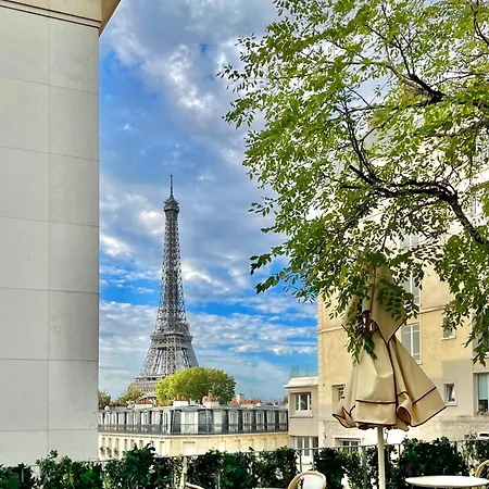 Avenue Montaigne Bienvenue * Parigi