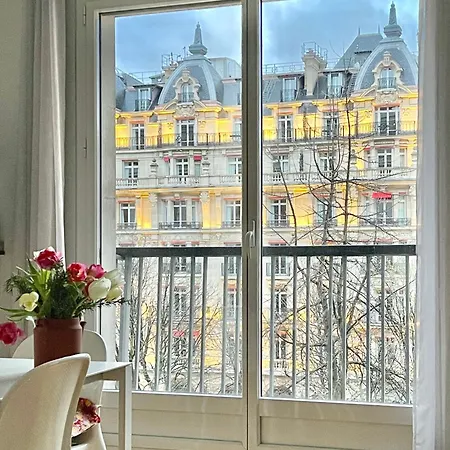 Avenue Montaigne Bienvenue Parigi